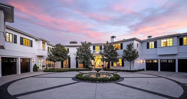 Ben Affleck a Jennifer Lopez kupují luxusní sídlo za miliardu