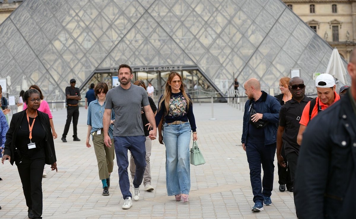 Rodina navštívila Louvre. 