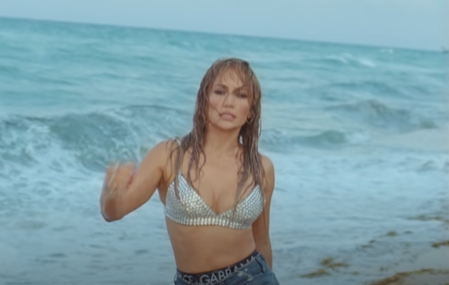 Jennifer Lopez v klipu Cambia el Paso