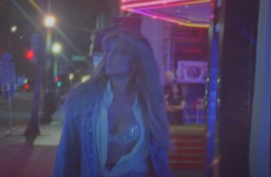 Jennifer Lopez v klipu Cambia el Paso