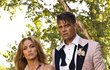 Jennifer Lopez a Josh Duhamel ve filmu Shotgun Wedding (2023)