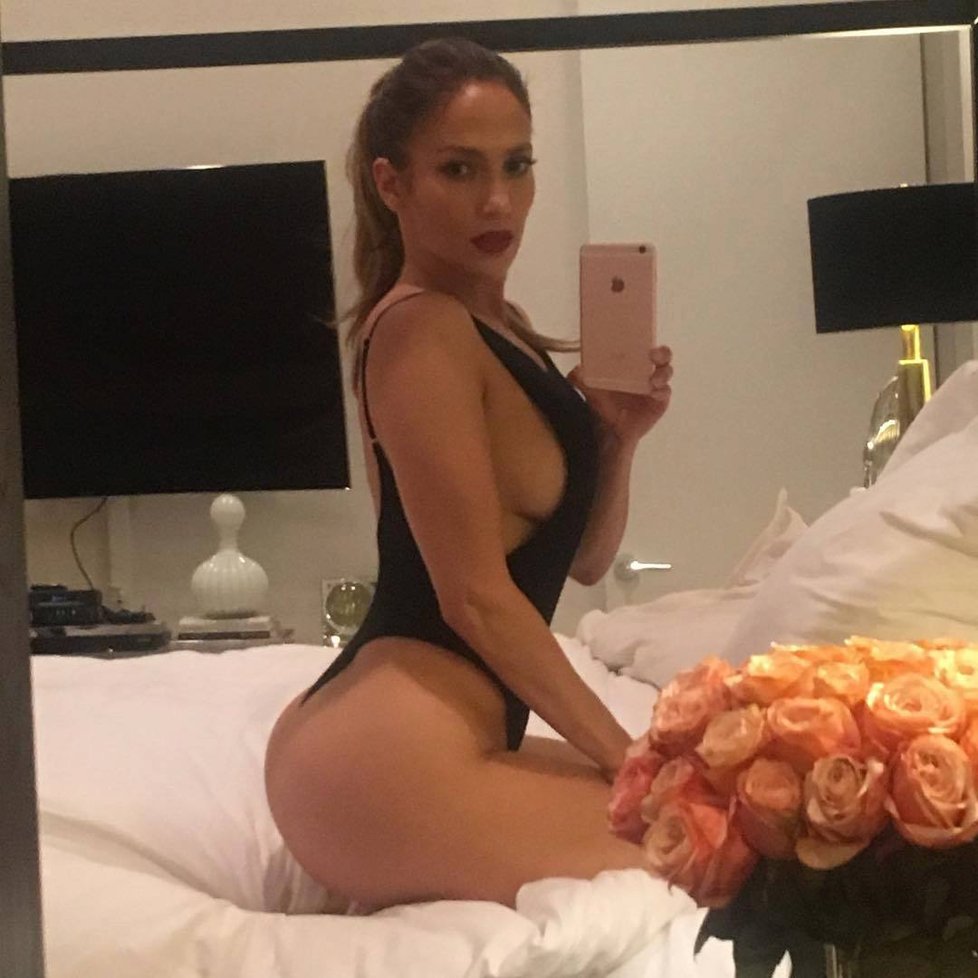 Jennifer Lopez si vyfotila zadek.