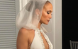 Jennifer Lopez vystřídala troje svatební šaty