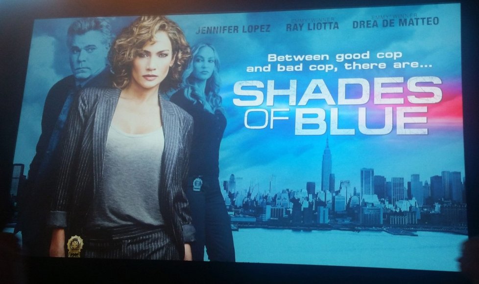 Jennifer Lopez je hlavní hvězdou seriálu Shades of Blue.