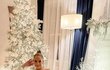 Jennifer Lopez sladila vánoční stromeček s nábytkem i svým oblečením
