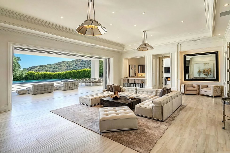 Interiér luxusní vily, kterou Lopezová s Affleckem koupili za 1,3 miliardy korun.