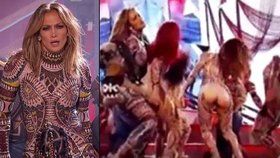 Během show Jennifer Lopez jedné z tanečnic vykoukl zadeček.