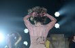 Jennifer Lopez praskl těsný kostým přímo při koncertu.