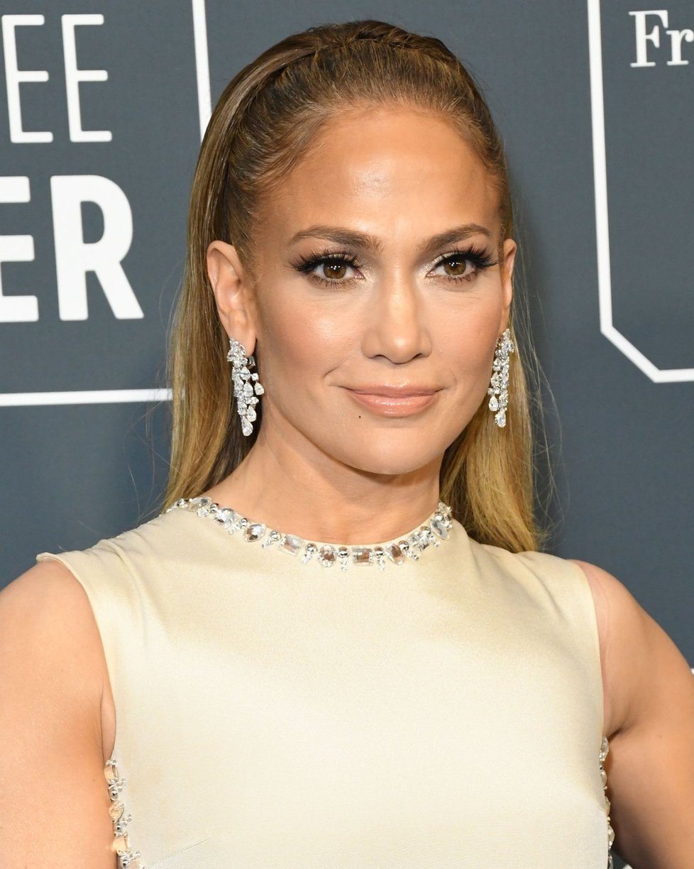 Jennifer Lopez si pravidelně dopřává pleťové masky s extraktem z placenty.