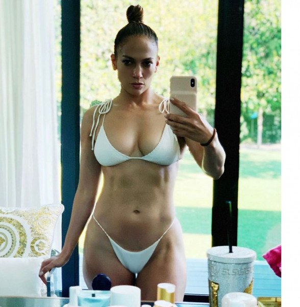 Jennifer Lopezová (50) 