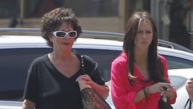 Jennifer Love Hewitt truchlí, maminka zemřela na rakovinu