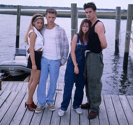 Jennifer Love Hewitt, Sarah Michelle Gellar, Freddie Prince Jr. a Ryan Phillippe v hororu Tajemství loňského léta