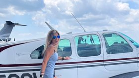 Vášnivá pilotka Jenny Blalocková zemřela při letecké nehodě.