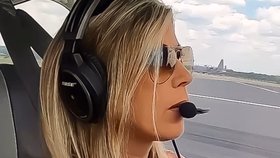 Vášnivá pilotka Jenny Blalocková zemřela při letecké nehodě.