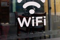 Podivné vloupání: »Lupič« vypáčil dveře bytu a přestřihnul pouze kabel wifi routeru