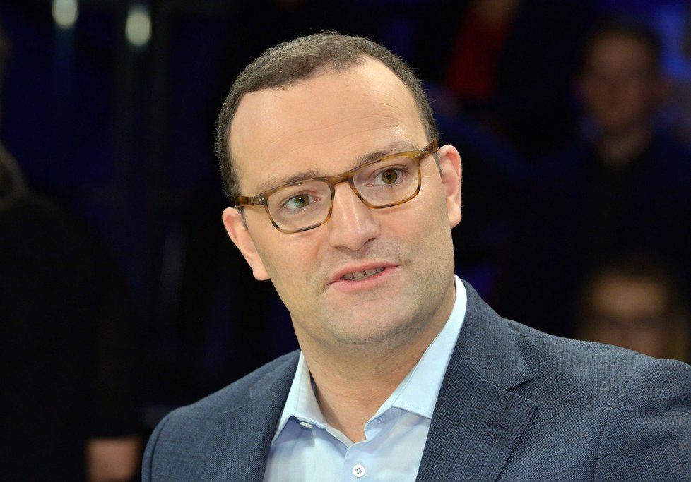 Německý ministr Jens Spahn brojí na podporu němčiny.