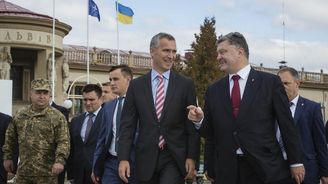 Stoltenberg přijel na Ukrajinu, zahájil mezinárodní manévry