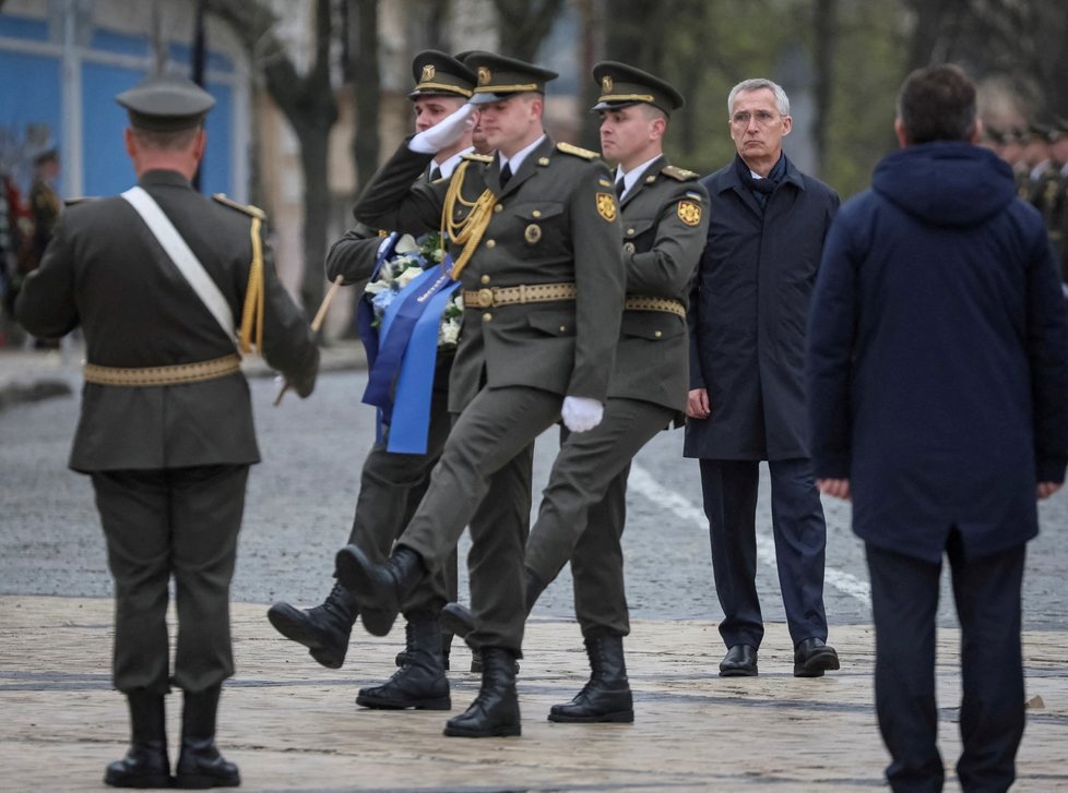 Generální tajemník NATO Jens Stoltenberg na neohlášené návštěvě v Kyjevě (20. 3. 2023)