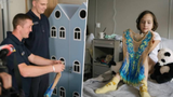 Artur zachránil z trosek sedmiletou Jeňu: Navštívil ji v nemocnici a přinesl dárek