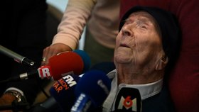 Francouzská jeptiška André ve 118 letech skromně přivítala titul nejstaršího člověka.