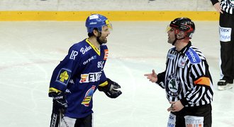 Elitní sudí Jeřábek míří do KHL: Peníze tam jsou jinde než u nás