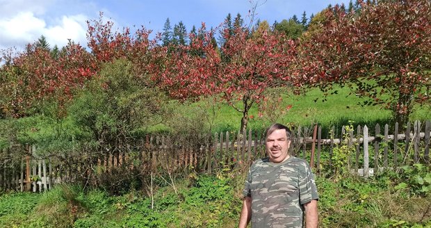 Král jeřabin: Muž z Beskyd má největší sbírku odrůd na světě a vyrábí z nich Novičok