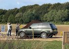 Clarksonův Range Rover skončil pod hromadou kompostu. Vypadalo to na akci ekoaktivistů