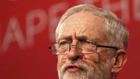 Politik bere čtyři miliony ročně. Teď Corbyn navrhl zavést Britům maximální mzdu