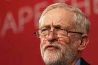 Politik bere čtyři miliony ročně. Teď Corbyn navrhl zavést Britům maximální mzdu