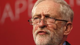 Maximální mzda? Šéf labouristů Corbyn chce v Británii zastropovat výši příjmu