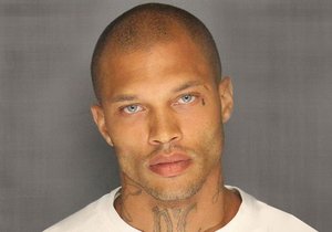 Jeremy Meeks je sice zločinec, ale má fanynek jako rocková hvězda.