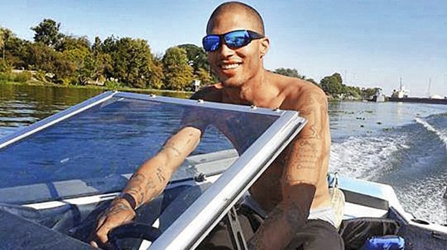 Jeremy Meeks si získal srdce statisíců žen po celém světě díky svému sexy vzhledu.