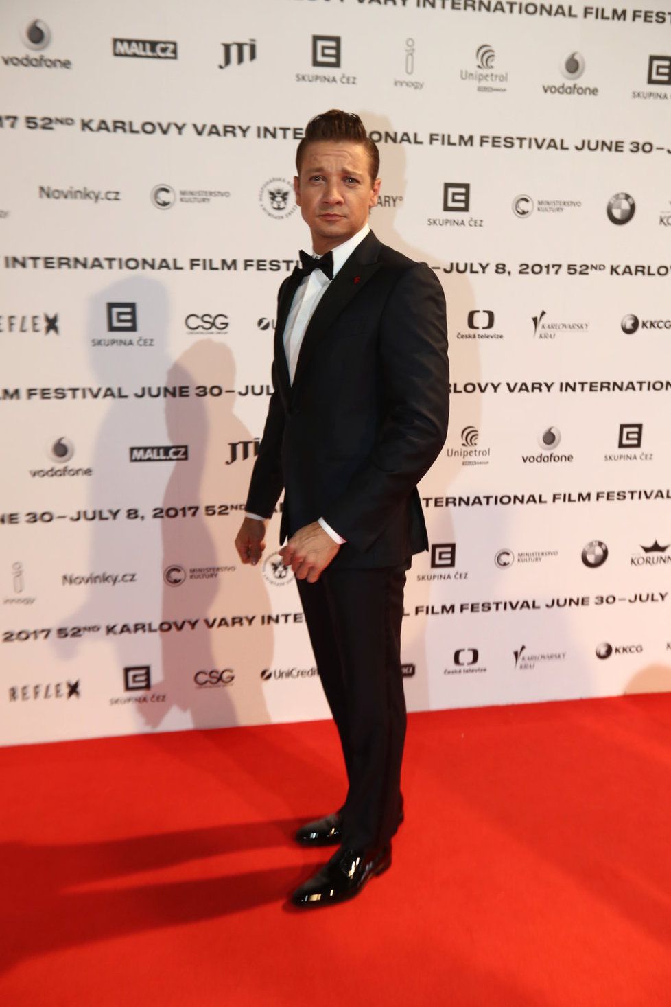 Jeremy Renner dorazil na závěrečný ceremoniál.