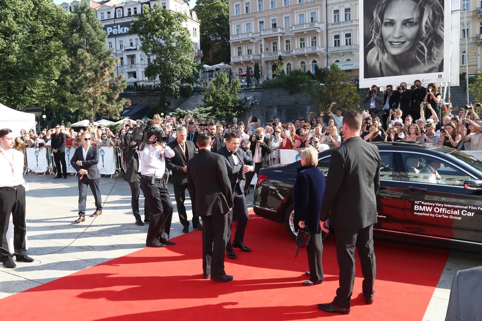 Jeremy Renner dorazil na závěrečný ceremoniál.