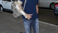 Jeremy Renner před odletem z Los Angeles.