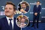 Jeremy Renner už se dokonce prošel po červeném koberci.