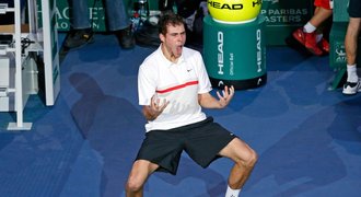 Polská zteč v Paříži! Janowicz sestřelil i Simona a útočí na titul