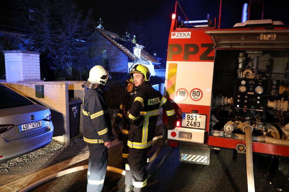 V Jesenici u Prahy hořel rodinný dům