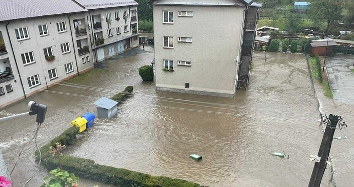 Náhle zaplavené centrum Hanušovic (dopoledne 15. 9. 2024).
