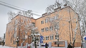 Gymnázium, kde Jesika doposud studovala.