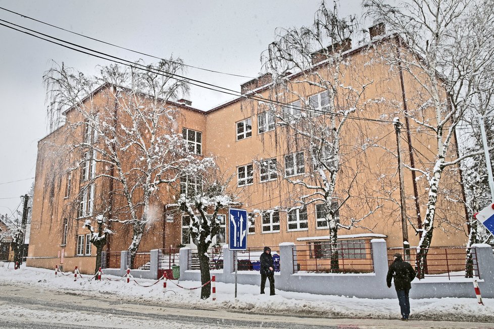 Gymnázium, kde Jesika doposud studovala.