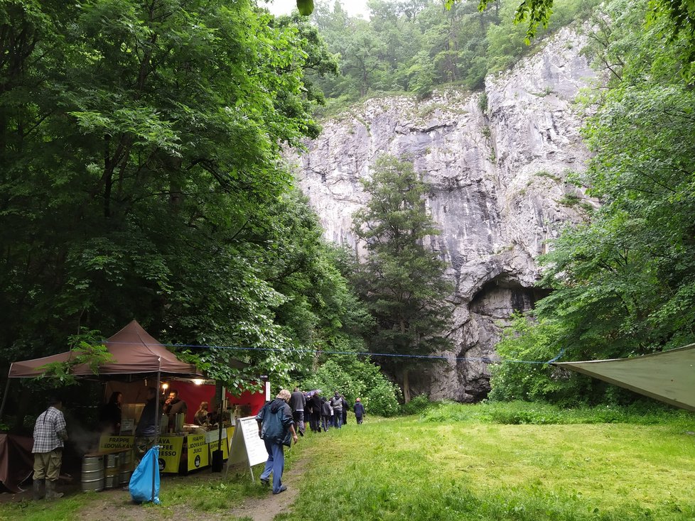Jeskynní komplex Býčí skála.