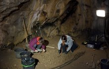 Průzkum odhalil spletitou historii jeskyně: Padělali tu peníze!