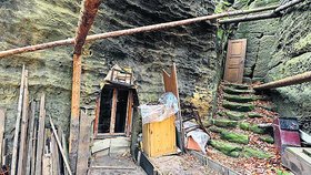 Jeskyně, kde Karolínku ukrývali, se nachází  na Kokořínsku