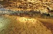 Brčka (malé stalaktity) v Nové Amatérské jeskyni.