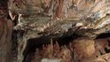Krápníky (stalaktity) a stalagmity v Mladečských jeskyních