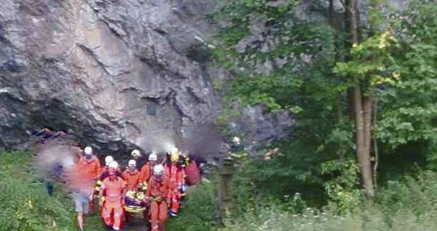 Drama v Moravském krasu: Vážně zraněná žena uvízla hluboko v jeskyni