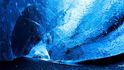 Ledová jeskyně Langjökull byla otevřena 1. června 2015. Táhne se 200-300 metrů do ledovce asi 30 metrů pod povrchem. Jakmile jste uvnitř, můžete vidět led, který se tvořil stovky let. Barva ledu se podle stáří mění od bílé do tmavě modré.