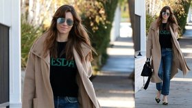Styl podle celebrit: Jessica Biel ukázala, že béžový kabát není nuda