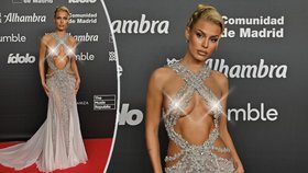 Španělská modelka šokovala na udílení cen: Dobrý den, prsa ven!